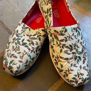 Never worn Toms 7.5 glitter holly slip on shoes